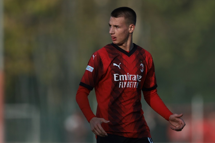 世界杯客户端更新说明-斯基拉：卡马达未来几天内从莱切返回米兰，下半赛季将留队效力