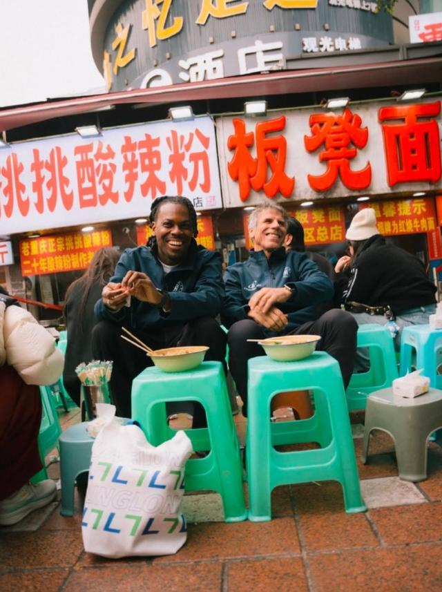 世界杯高清比赛观看入口-佐拉：马拉多纳和梅西之间，我选马拉多纳